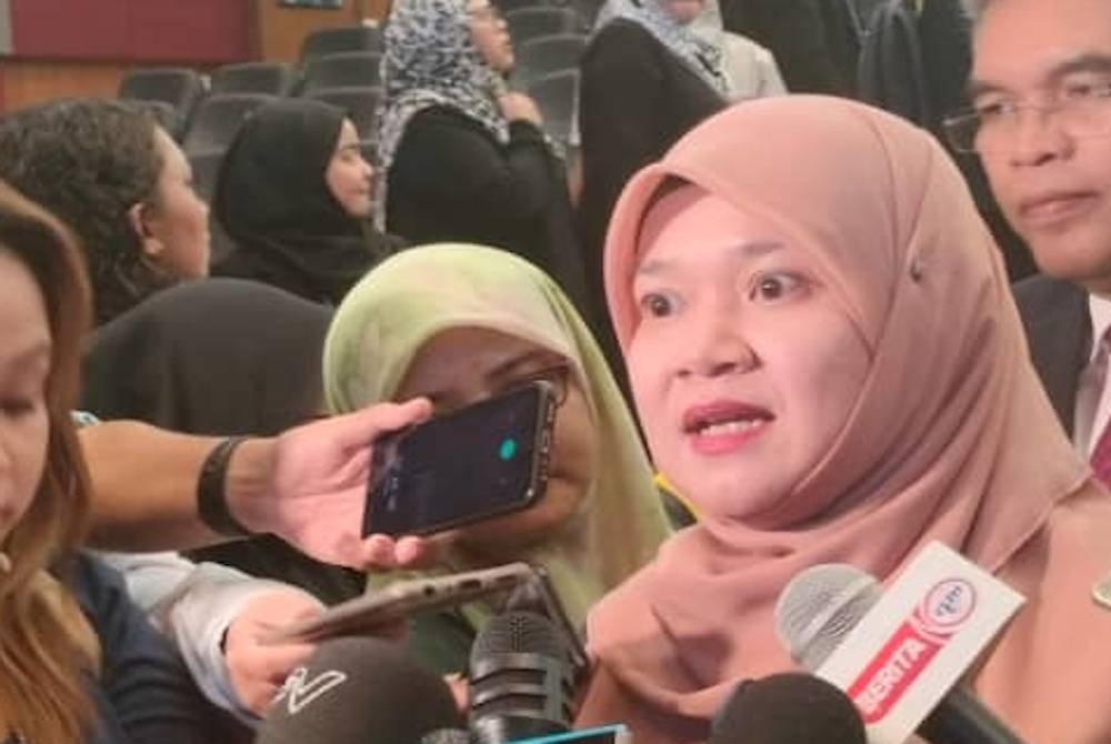 Fadhlina ketika ditemui pemberita selepas merasmikan seminar kejurulatihan sukan dan melancarkan takwim Majlis Sukan Sekolah Malaysia (MSSM) Tahun 2023, di sini pada Rabu.