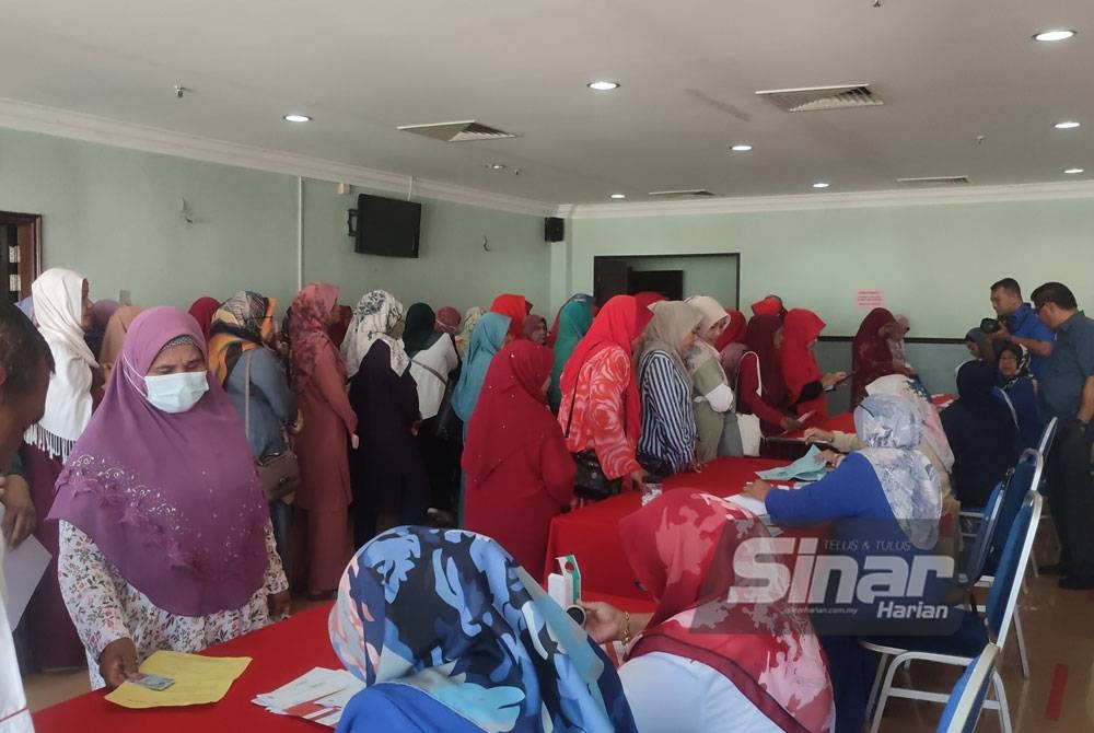 Proses undian semula sayap Wanita UMNO Kuala Kedah berjalan lancar di Bangunan Tunku, di sini, pada Rabu.