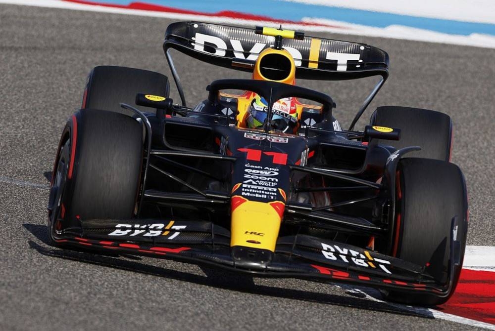 Perez beraksi cemerlang di Bahrain apabila menduduki tempat kedua di belakang Verstappen dalam saingan pembuka tirai F1. - Foto Agensi