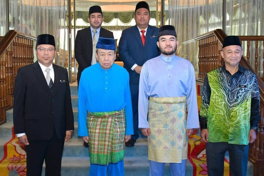 Sultan Selangor berkenan menerima menghadap Pengarah JPNS baharu serta mantan Pengarah JPNS di Istana Bukit Kayangan, Shah Alam.