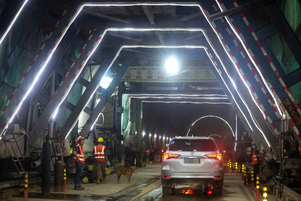 Terowong Kuantan merupakan terowong terpanjang bagi ECRL Seksyen B. - Foto Bernama