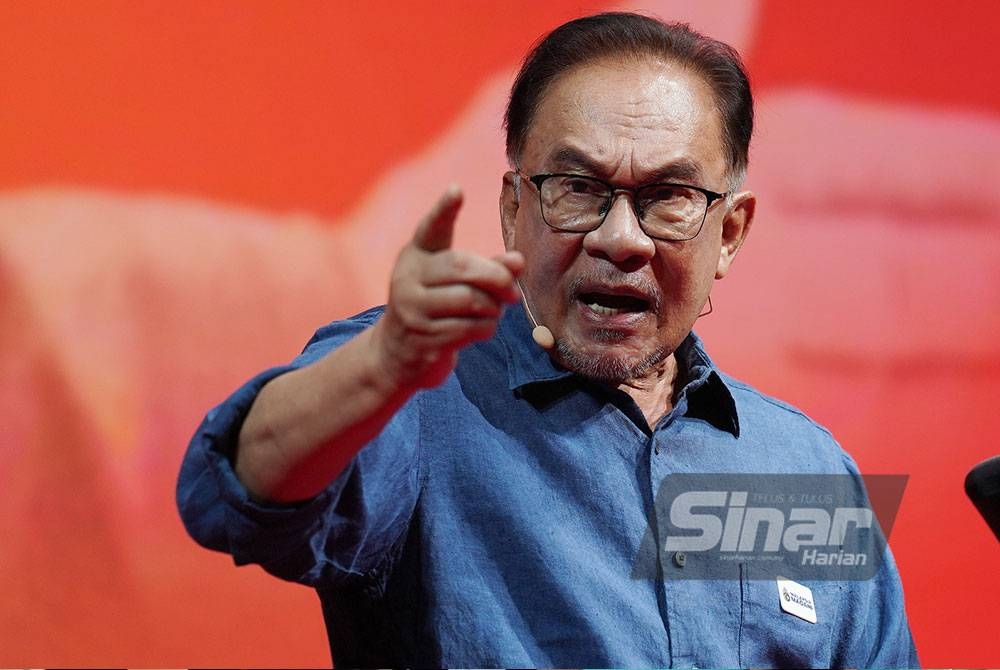 Anwar ketika Dialog Anak Muda - Temu Anwar yang berlangsung di Kuala Lumpur Convention Centre pada Ahad. - Foto SINAR HARIAN/ROSLI TALIB