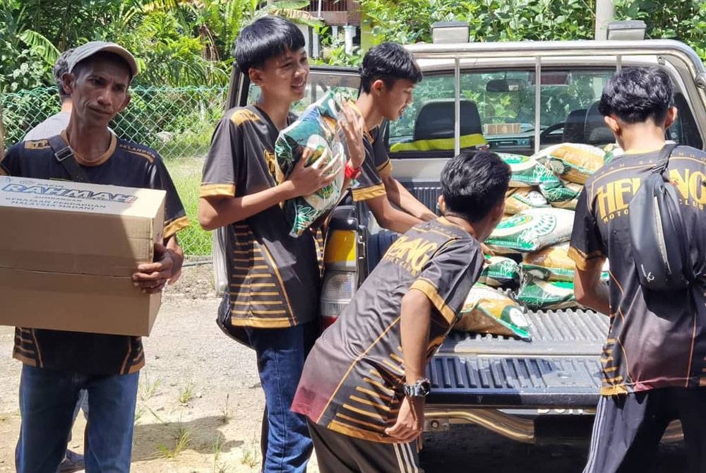 Edisi ke-42 program Jom Cuci Masjid menerima sambutan luar biasa di Masjid Al Mutmainnah, Kampung Labohan Dagang, Banting.