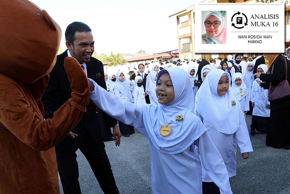 Gelagat murid-murid yang dirakamkan pada hari pertama persekolahan sesi 2023/2024 di Sekolah Kebangsaan Taman Tun Udahari. - Foto: Bernama