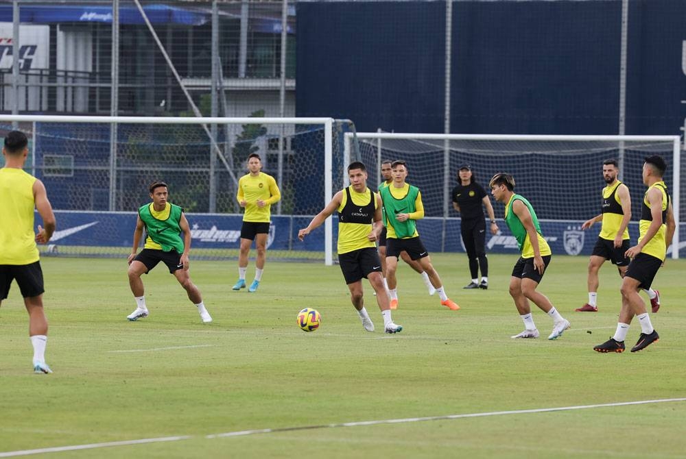 Laine bersama pemain Harimau Malaya giat menjalani sesi latihan menjelang perlawanan persahabatan menentang Turkmenistan dan Hong Kong di Pusat Latihan JDT.