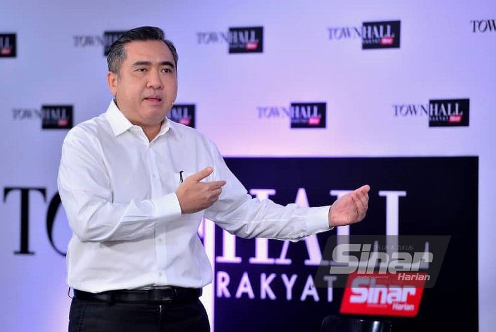 Anthony ketika menjawab soalan penonton ketika Program Town Hall Rakyat bersama Anthony Loke pada Isnin. - Foto SINAR HARIAN/ASRIL ASWANDI SHUKOR