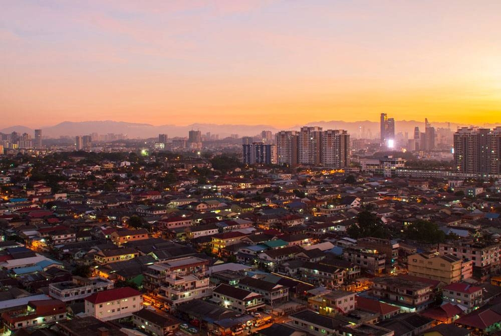 Petaling Jaya antara 10 Bandar Paling Bahagia 2022 di Malaysia sempena Sambutan Hari Kebahagiaan Sedunia yang jatuh pada 20 Mac setiap tahun. - Foto 123RF