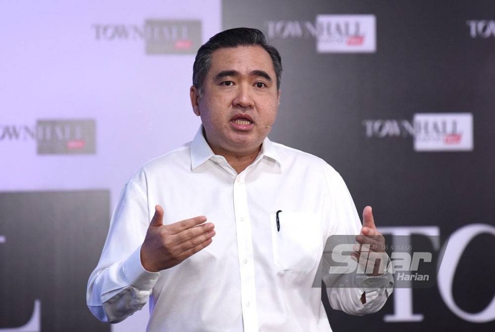 Anthony pada sesi soal jawab bersama penonton ketika Program Town Hall Rakyat pada Isnin. - Foto SINAR HARIAN / MOHD RAFIQ REDZUAN HAMZAH