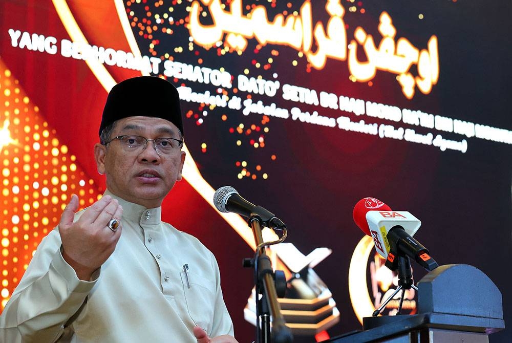 Menteri di Jabatan Perdana Menteri (Hal Ehwal Agama) Senator Datuk Dr Mohd Na&#039;im Mokhtar berucap pada Pelancaran Sambutan Ihya&#039; Ramadan Peringkat Kebangsaan bagi Tahun 2023 di Masjid Tuanku Mizan Zainal Abidin. - Foto Bernama.