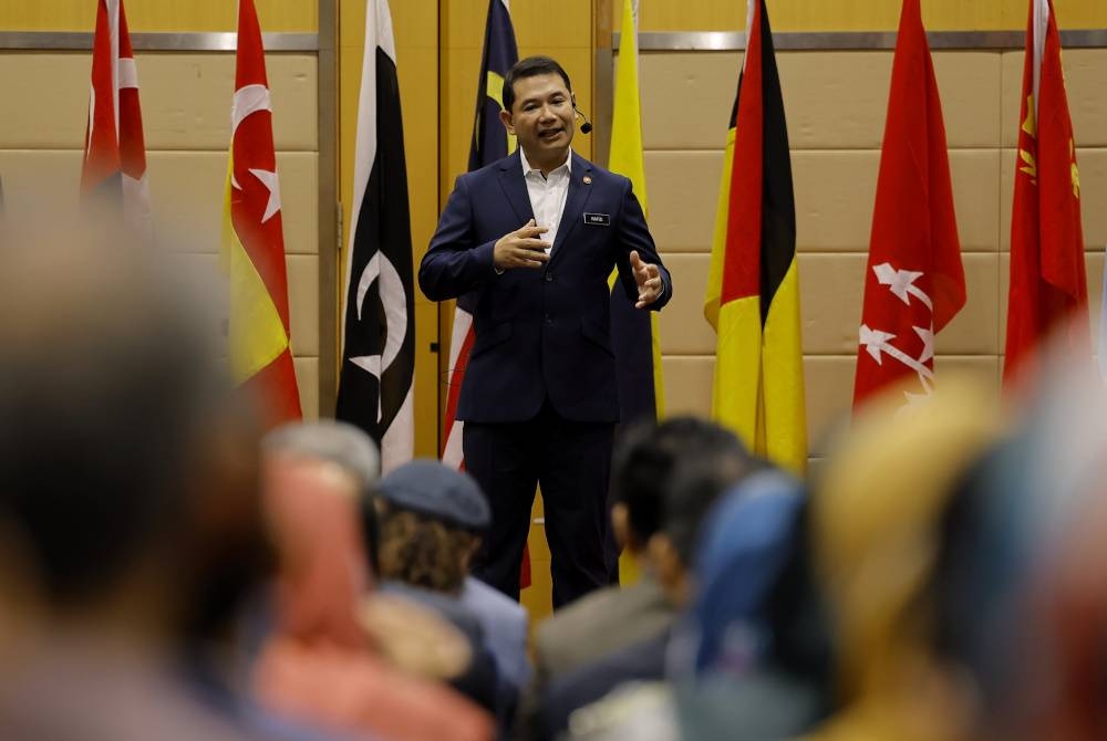 Rafizi menyampaikan ucapan ketika Majlis Perjumpaan Bersama Warga Kementerian Ekonomi pada Rabu. - Foto Bernama