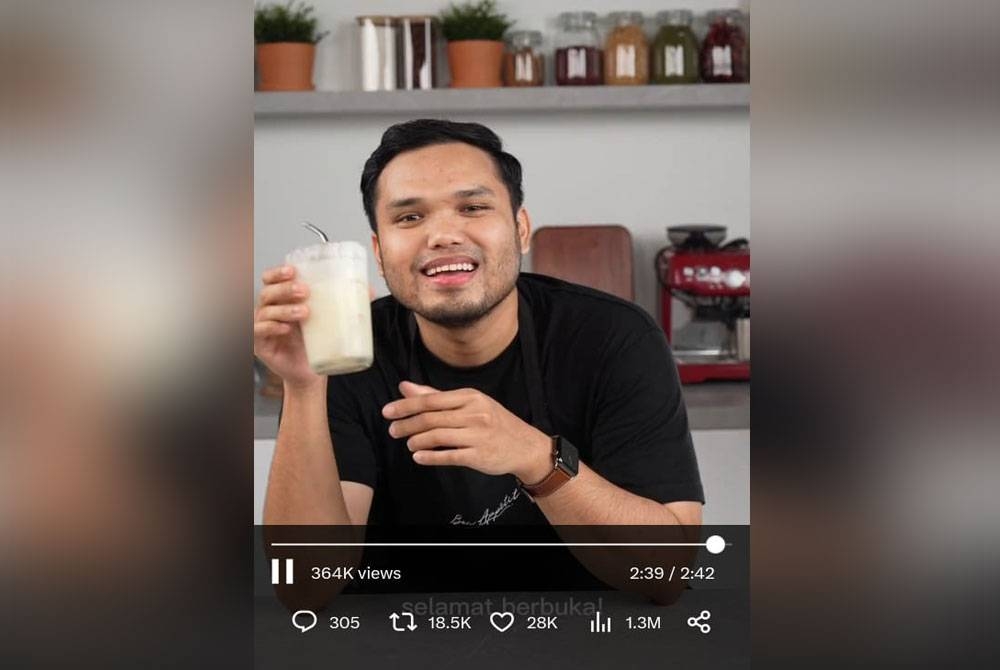 Khairulaming kini trending selepas tampil dengan menu air minuman untuk berbuka puasa pada Khamis.