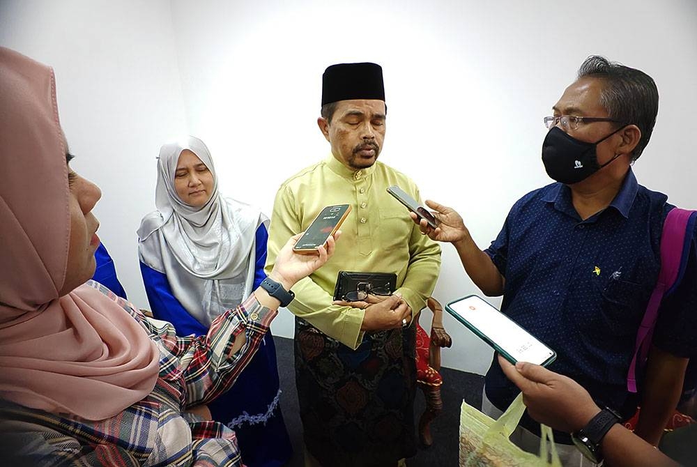 Adnan pada sidang akhbar selepas hadir Majlis Perasmian Bulan Wakaf Peringkat Negeri Sembilan.