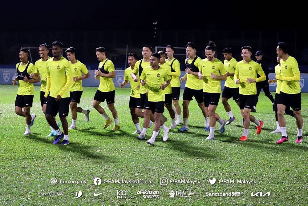 Skuad negara menjalani latihan menjelang aksi berdepan Hong Kong, Selasa ini. - Foto Facebook FAM