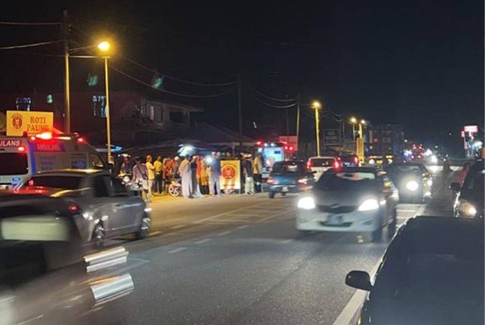 Seorang warga emas maut di jalan utama Kuala Terengganu-Kuantan di Kampung Seberang Marang, Marang, Terengganu. - Foto Ihsan PDRM