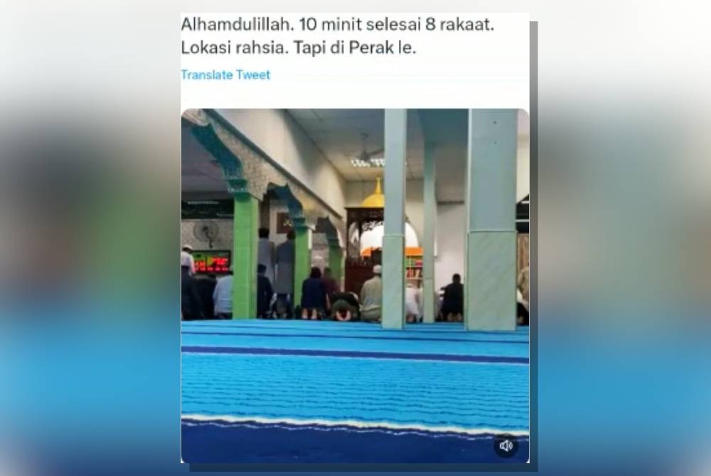 Tangkap layar perkongsian video memaparkan sekumpulan jemaah menunaikan solat tarawih di sebuah masjid di Perak.