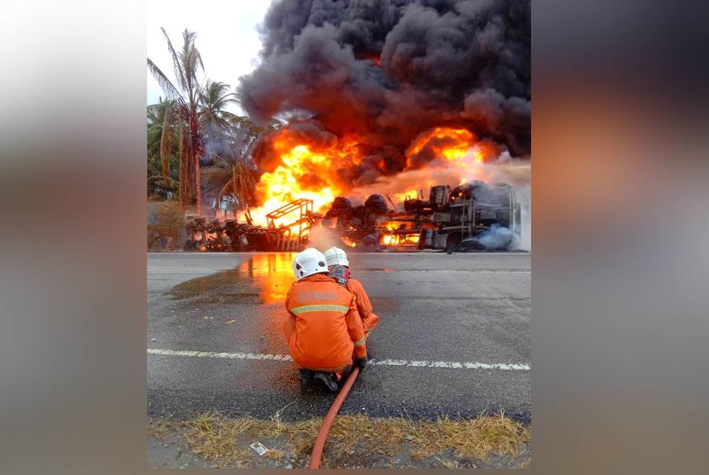 Sebuah lori tangki minyak dipercayai terbakar dalam kejadian di Kampung Beris Lalang, Bachok pada Isnin.