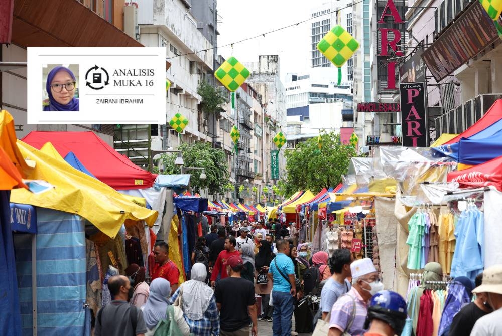 Orang ramai membuat persiapan sambutan Aidilfitri. - Foto Bernama