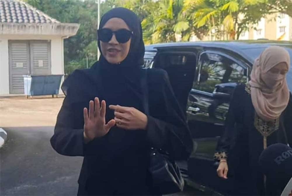 Bunga untuk Diana Danielle, tanda pendamaian  Farid  Sinar Harian