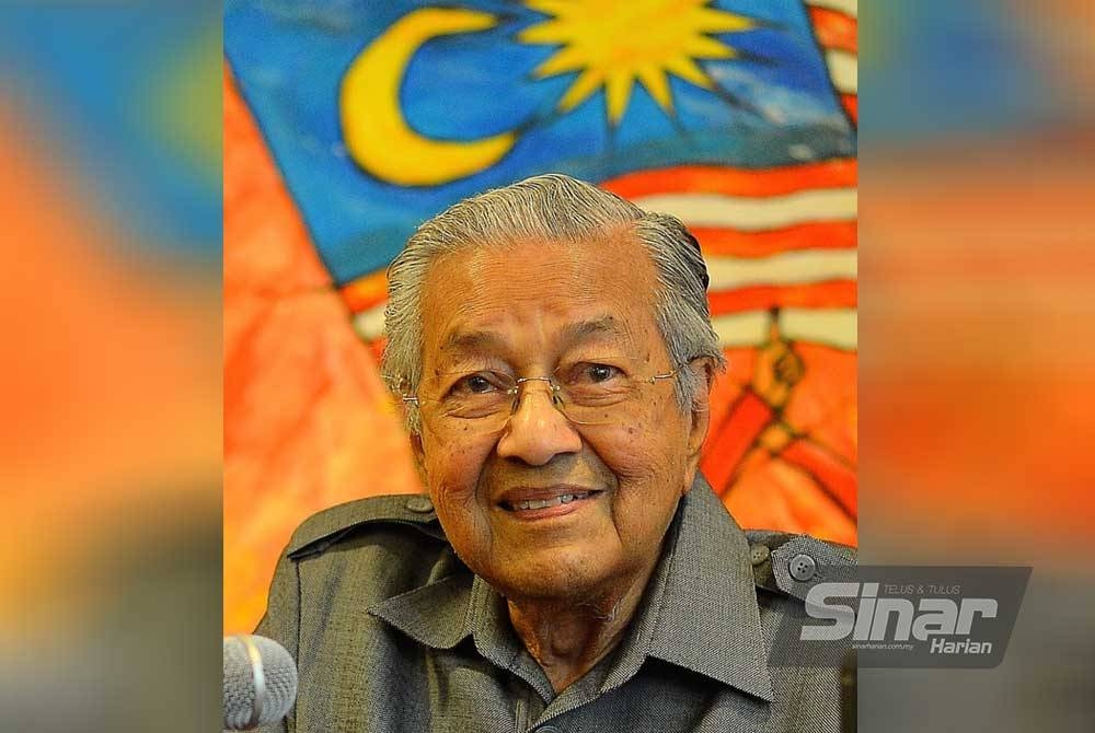 Dr Mahathir berucap pada sidang media di Dewan Serbaguna, Yayasan Kepimpinan Perdana, Presint 8, Putrajaya hari ini. Foto Sinar Harian / Asril Aswandi Shukor.