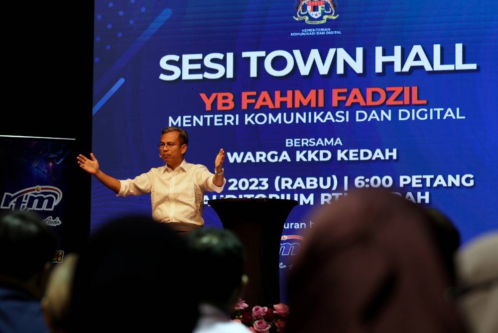 Fahmi Fadzil pada Sesi Town Hall Menteri Komunikasi dan Digital bersama warga KKD Kedah di Auditorium RTM Kedah pada Rabu. - Foto Bernama