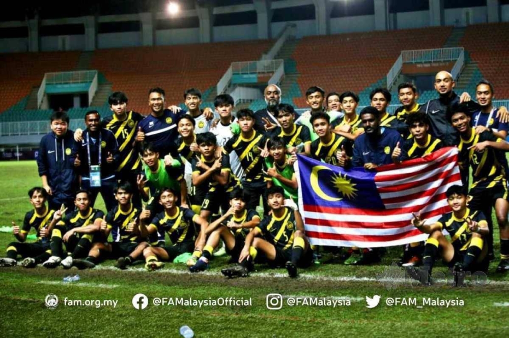 Harimau Muda meraikan kejayaan mara ke Piala Asia B-17, pada Oktober lalu. Foto: FB FAM