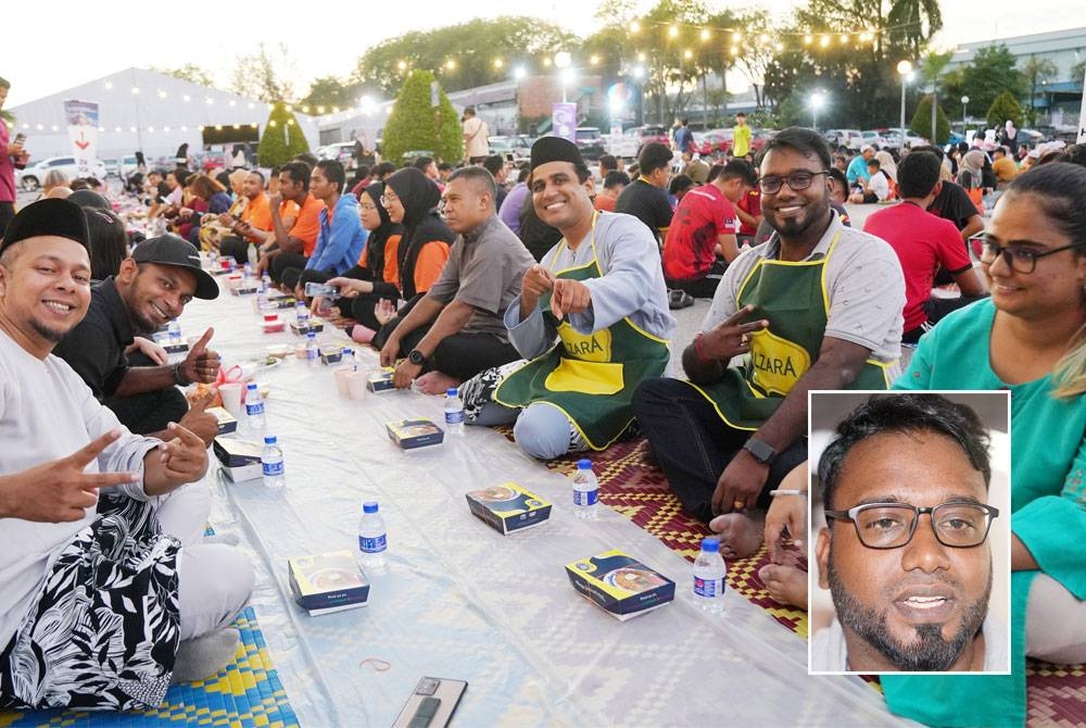 Sebahagian staf promosi Alzara berbuka puasa pada program Iftar Ala Madinah @Karangkraf yang diadakan di Kompleks Karangkraf pada Khamis. Gambar kecil: Mathan