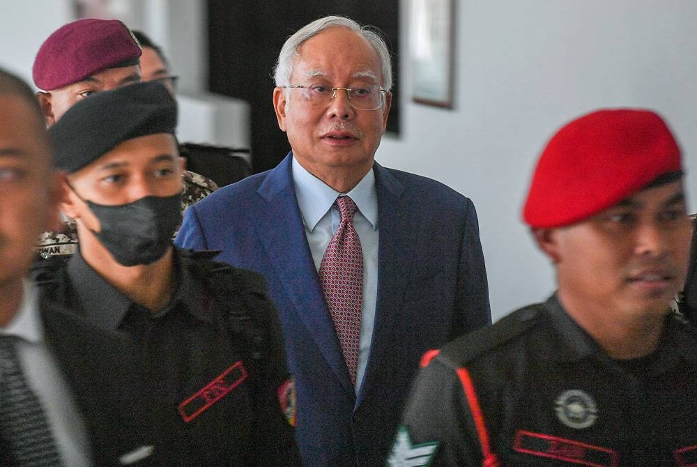 Bekas Perdana Menteri Datuk Seri Najib Tun Razak (tengah). Foto fail Bernama.