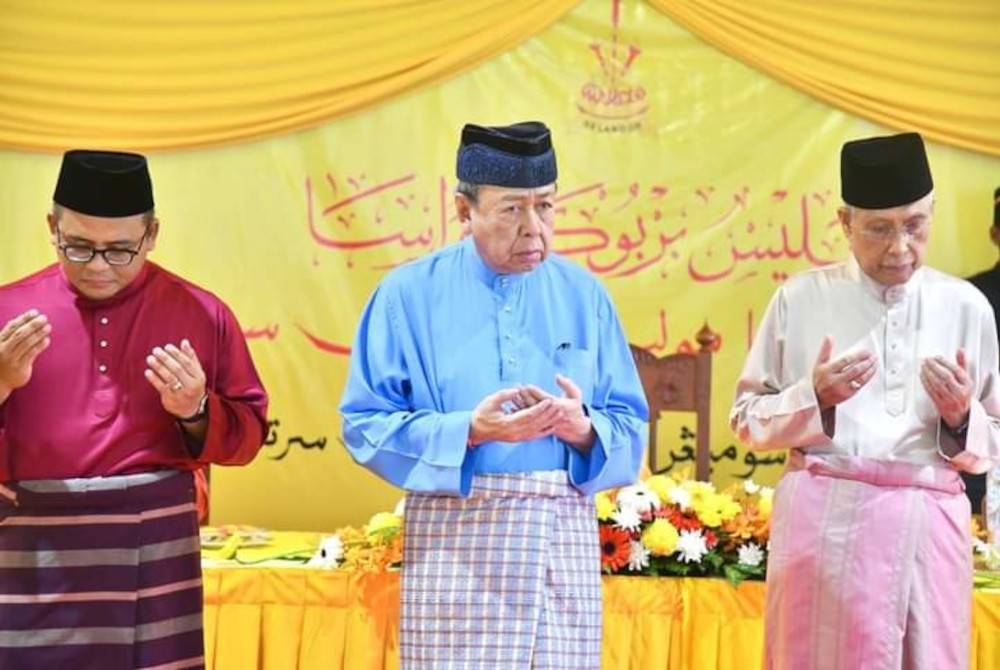 Sultan Sharafuddin Idris Shah berkenan merasmikan Masjid Al Istiqamah, Kayangan Height.