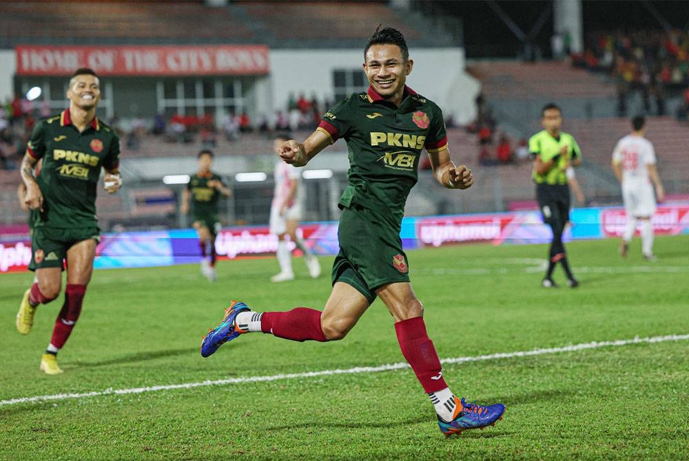 Pemain Selangor Mohamad Faisal Abdul Halim meraikan gol jaringannya ketika menentang KL City. - Foto Bernama