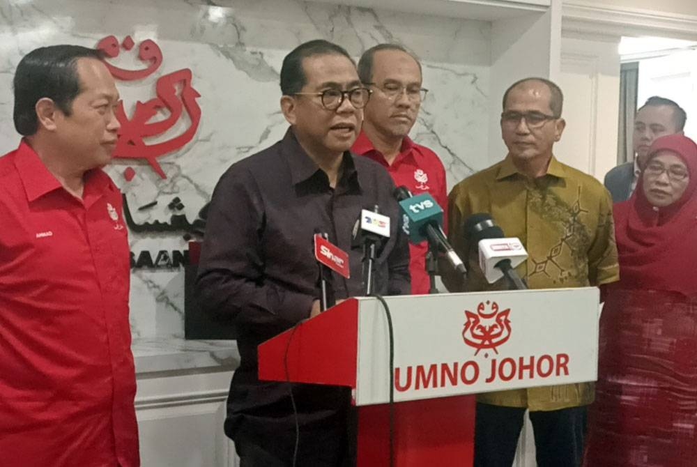 Mohamed Khaled mempengerusikan Mesyuarat UMNO Johor, di Bangunan UMNO Johor, pada Sabtu.