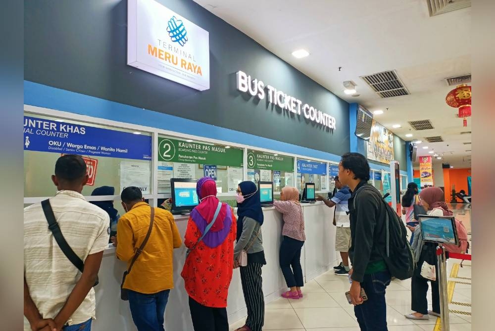 Tiket bas ekspres ke Pantai Timur habis terlebih dahulu berbanding negeri lain sejak penjualan dibuka di Terminal Meru Raya, Ipoh tiga minggu lalu.