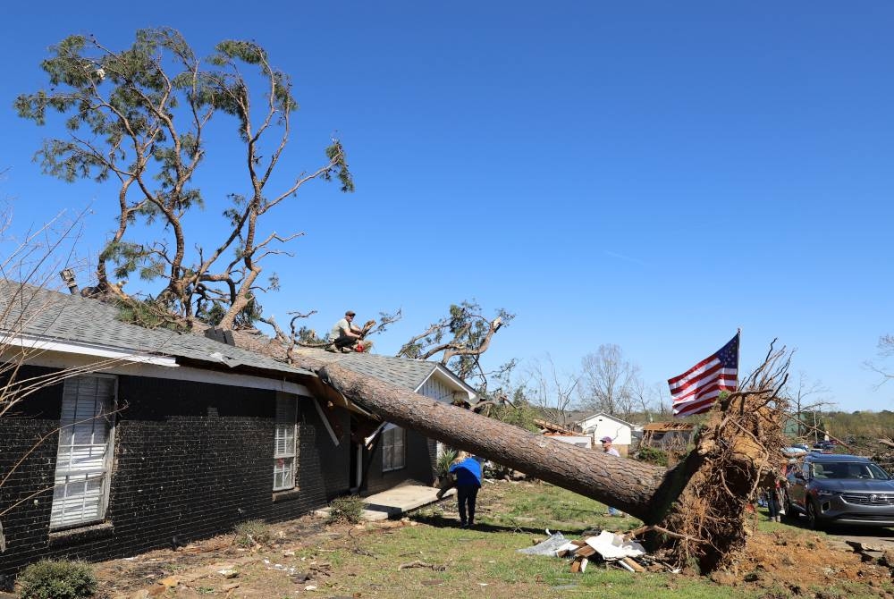 Puting beliung memusnahkan harta benda di Little Rock, Arkansas. - Foto Xinhua