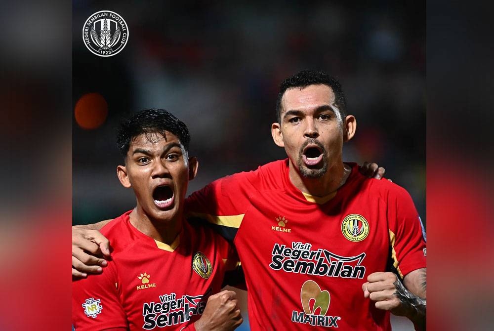 Shahrel Fikri (kiri) menyumbang satu gol ketika menentang Kelantan FC di Stadium Tuanku Abdul Rahman, Paroi Sabtu lalu. - Foto Negeri Sembilan FC