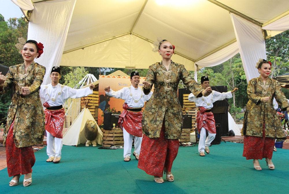 Kerajaan perlu meningkatkan peruntukan secara berganda kepada sektor kebudayaan dan warisan kerana banyak penyelidikan, ekskavasi, pemuliharaan, Inovasi dan promosi yang perlu dilakukan. - Gambar hiasan