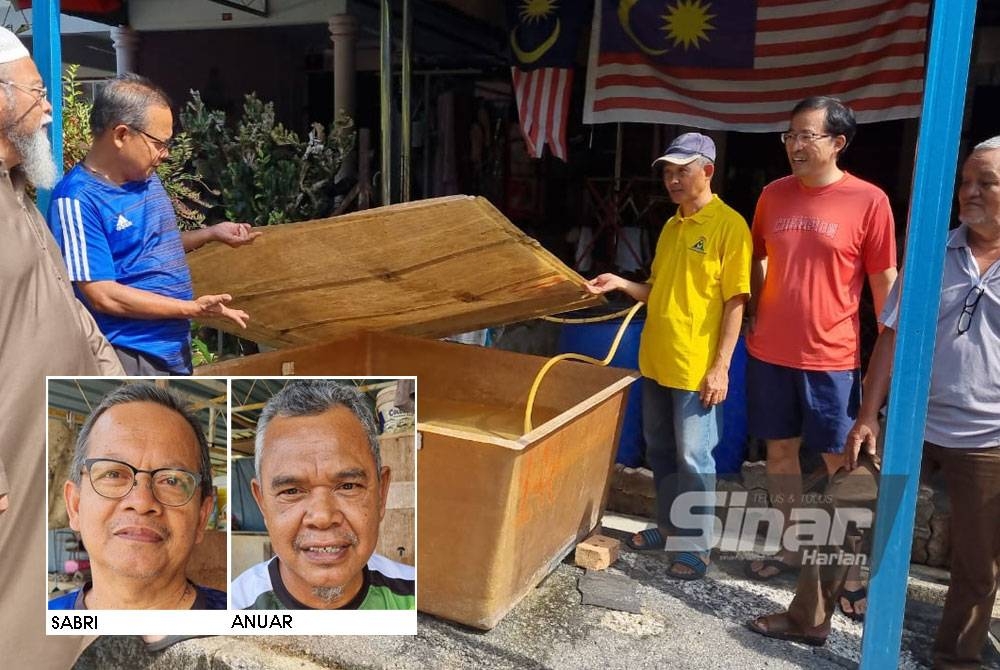 Penduduk terpaksa menyediakan tangki tambahan disebabkan bekalan air yang sering terputus di Taman Murni, Gurun, Kedah.