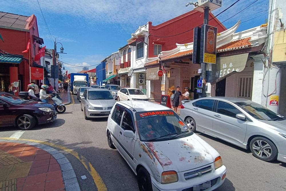 Strategi pelan jangka pendek akan dirangka bagi mengatasi masalah kesesakan trafik di bandar Melaka.