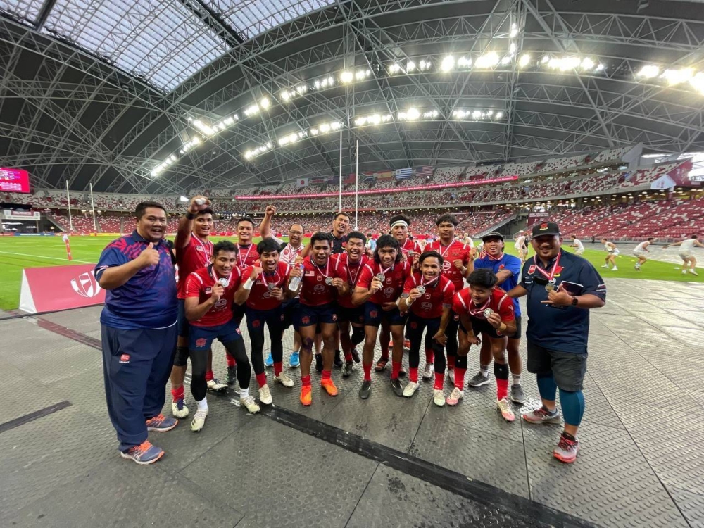 Skuad ragbi Bunga Raya 7s negara naib juara Kejuaraan SEA 7s di Singapura. - FOTO: KESATUAN RAGBI MALAYSIA (KRM)