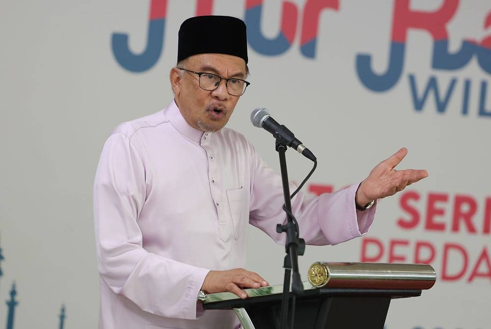 Anwar berucap pada Program Nur Ramadan Wilayah Persekutuan di Masjid Ar-Rahah, Kampung Kerinchi pada Sabtu. - Foto Bernama