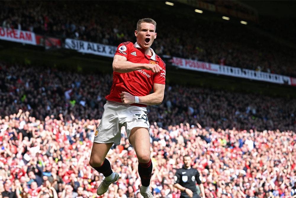 McTominay meraikan jaringan pembukaan Manchester United ketika melayan kunjungan Everton dalam aksi Liga Perdana Inggeris di Old Trafford, Manchester pada Sabtu. - Foto AFP