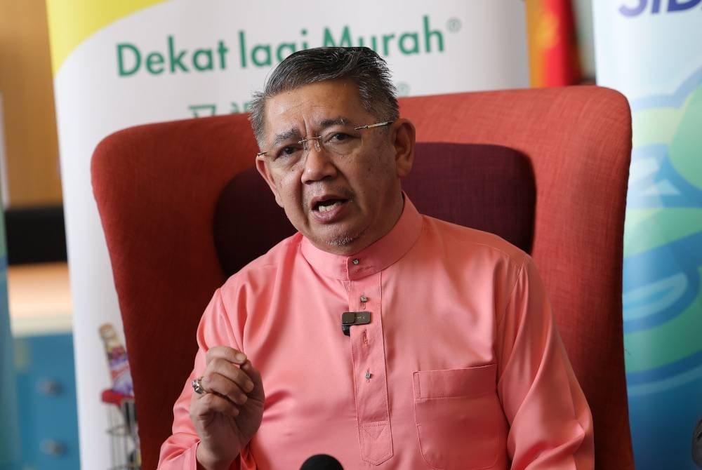 Datuk Seri Salahuddin Ayub.