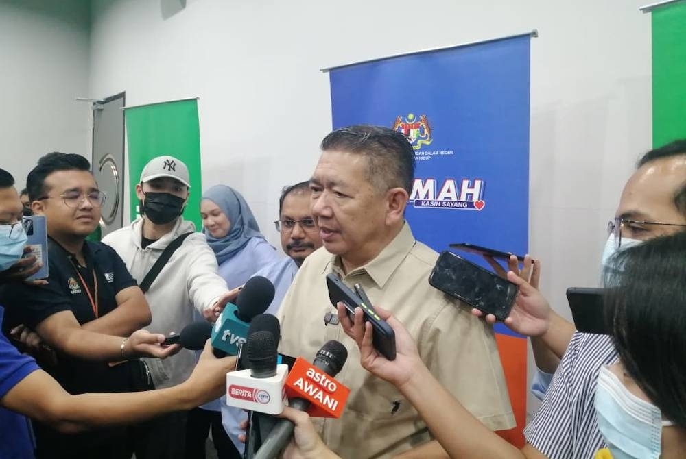 Salahuddin ditemui pada penyampaian Bakul Rahmah kepada 50 penghantar dan pemandu Grab di Axis Business Centre di sini pada Selasa.