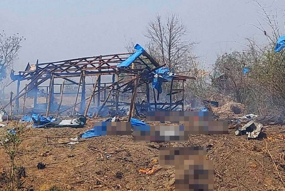 Kesan serangan udara di kampung Pazigyi di Perbandaran Kanbalu di Wilayah Sagaing, Myanmar. Foto: AP