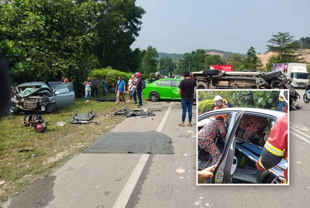 Seorang wanita warga emas maut manakala suaminya parah dalam kemalangan melibatkan empat kenderaan di Jalan Puncak Alam menghala ke Kampung Budiman pada Rabu. (Gambar kecil: Anggota bomba sedang mengeluarkan mangsa tersepit.)