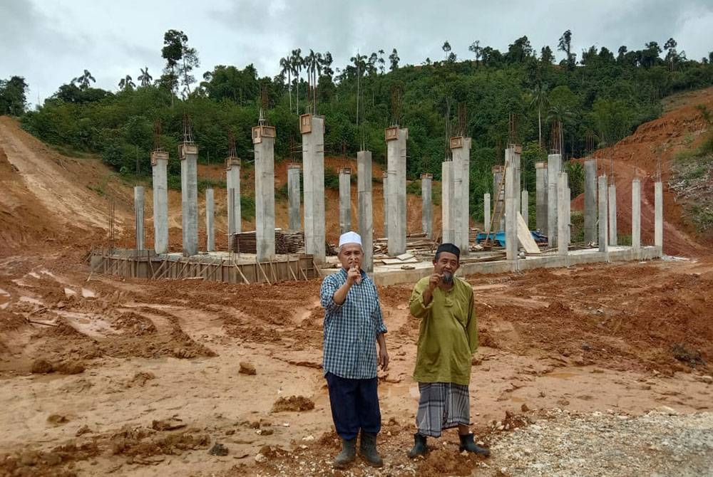 Masjid Maahad Tahfiz Al-Quran Lembah Pergau yang kini dalam pembinaan.