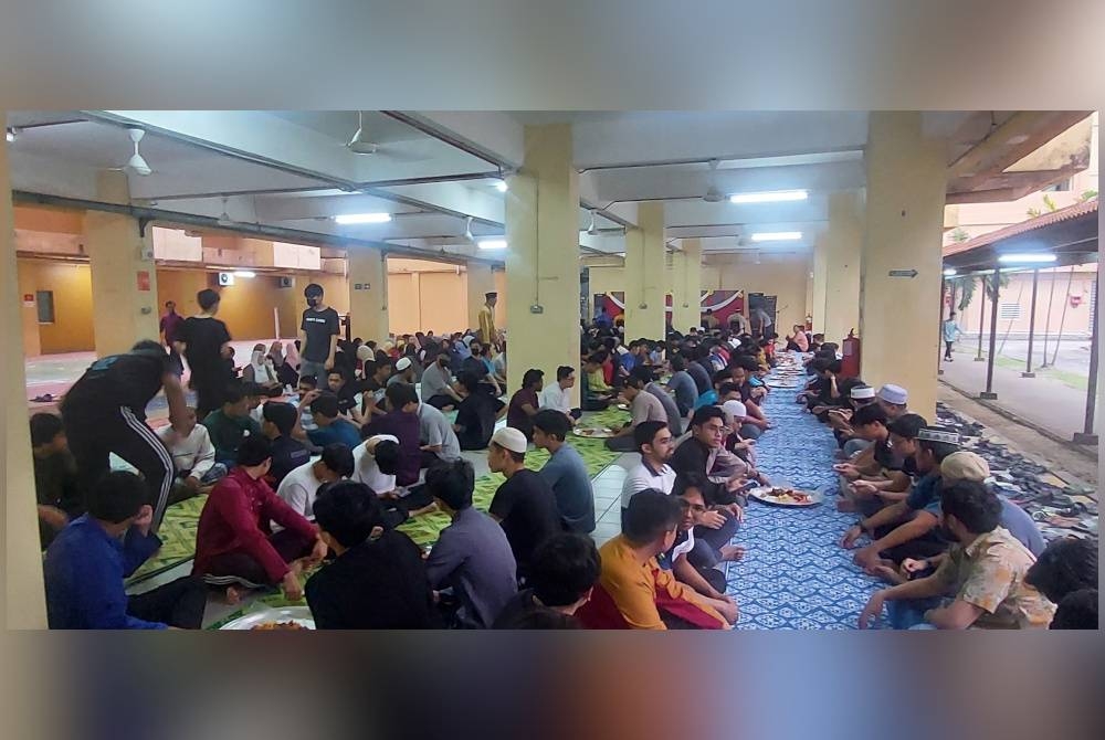 Mahasiswa UTMKL yang diraikan dalam Program Iftar Barakah Ramadan &#039;23 pada Khamis.