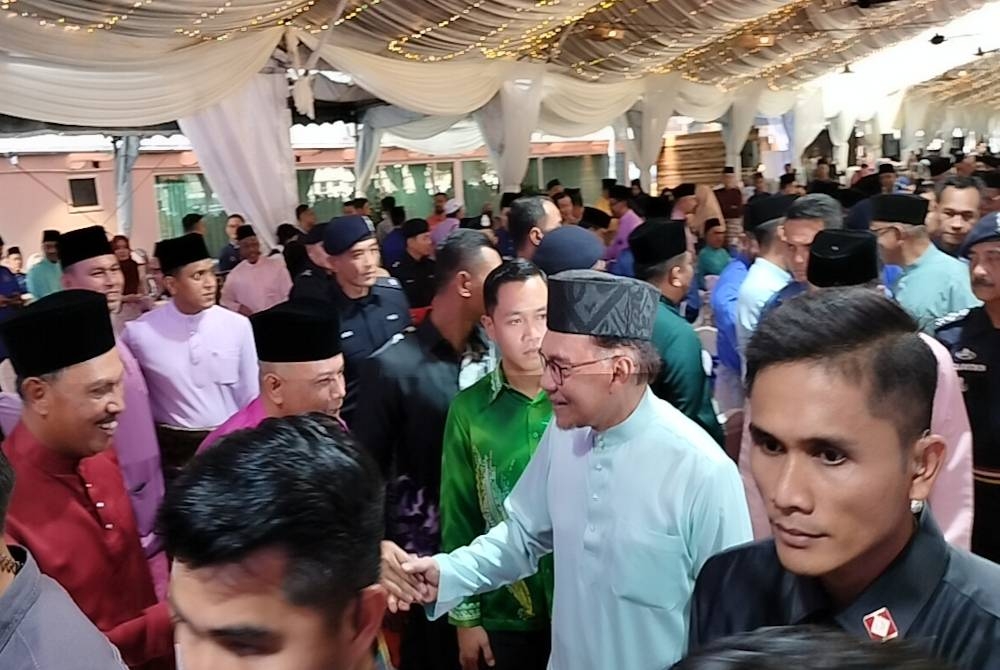 Anwar hadir ke Majlis Penerapan Nilai-Nilai Murni dan Iftar Kementerian Dalam Negeri (KDN) Madani di Sekolah Latihan Asas Kepolisan, di Sungai Petani, Kedah pada Jumaat.