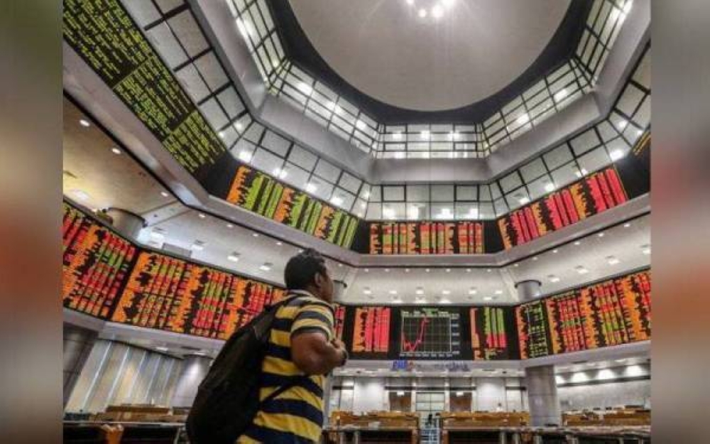 BURSA Malaysia dibuka rendah hari ini, mengambil petunjuk daripada prestasi semalaman kurang menggalakkan di Wall Street di tengah-tengah sentimen pasaran yang berhati-hati. - Gambar hiasan 