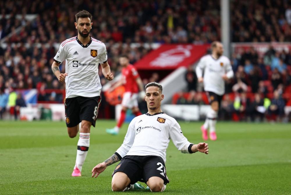 Antony (tengah) meraikan jaringannya ketika menentang Nottingham Forest. - Foto AFP