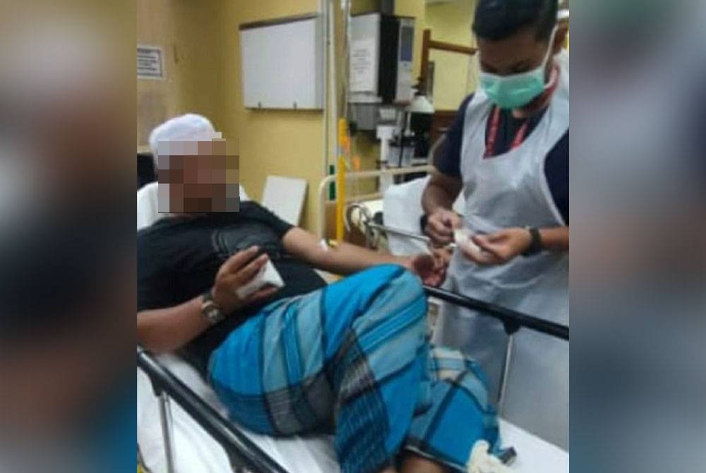 Anggota polis yang cedera telah menerima rawatan di hospital berhampiran.