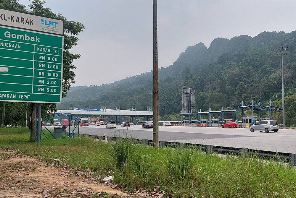 Tinjauan Sinar Harian setakat jam 5.30 petang mendapati trafik di Plaza Tol Gombak lancar.